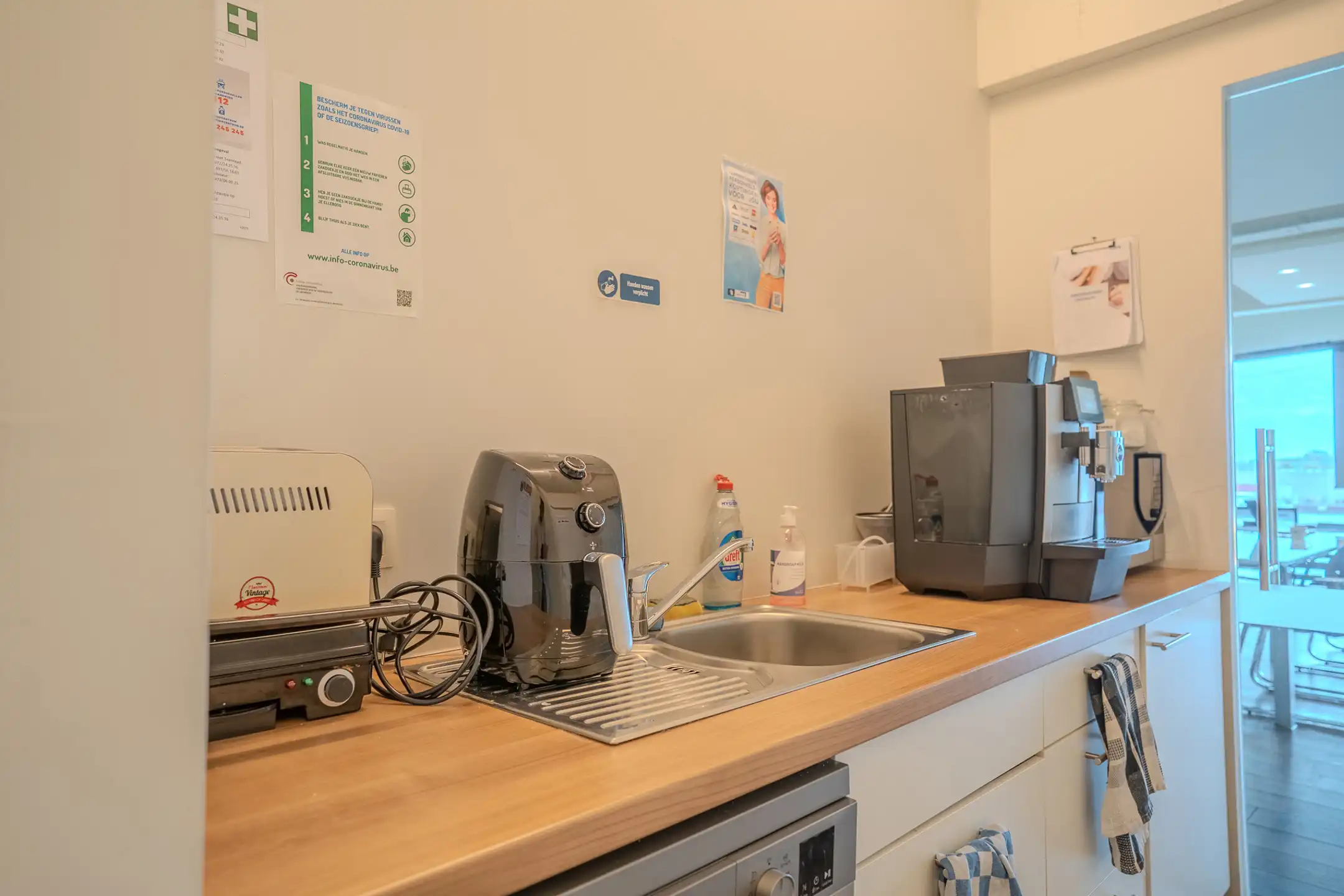 Te Huur Kantoor te Antwerpen - Vlakbij Metropolis foto 13