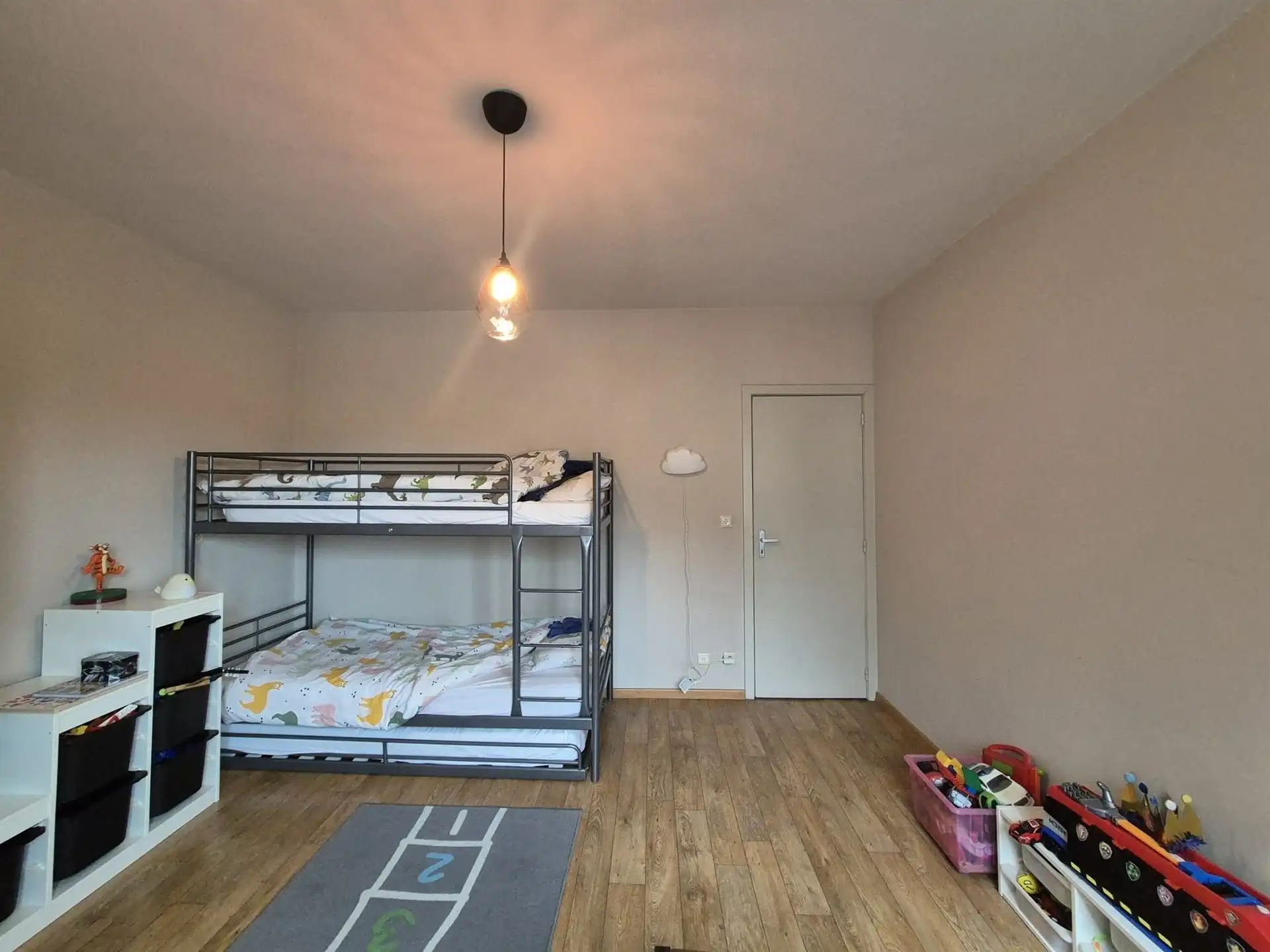 Interessant gelegen appartement met terras en garage. foto 20