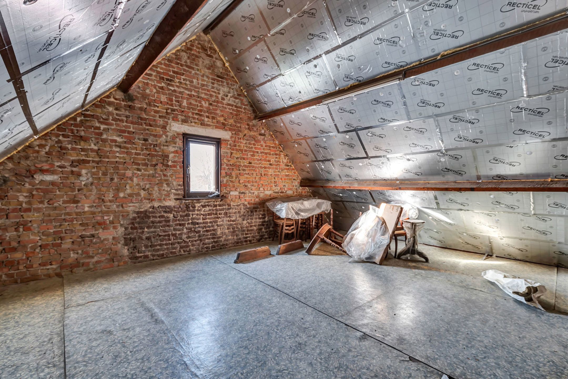 Te renoveren halfopen woning met losstaande garage en grote tuin  foto 13