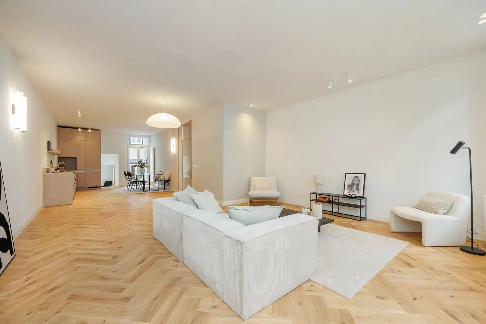 Gerenoveerd appartement met 3 slaapkamers & terras foto {{pictureIndex}}