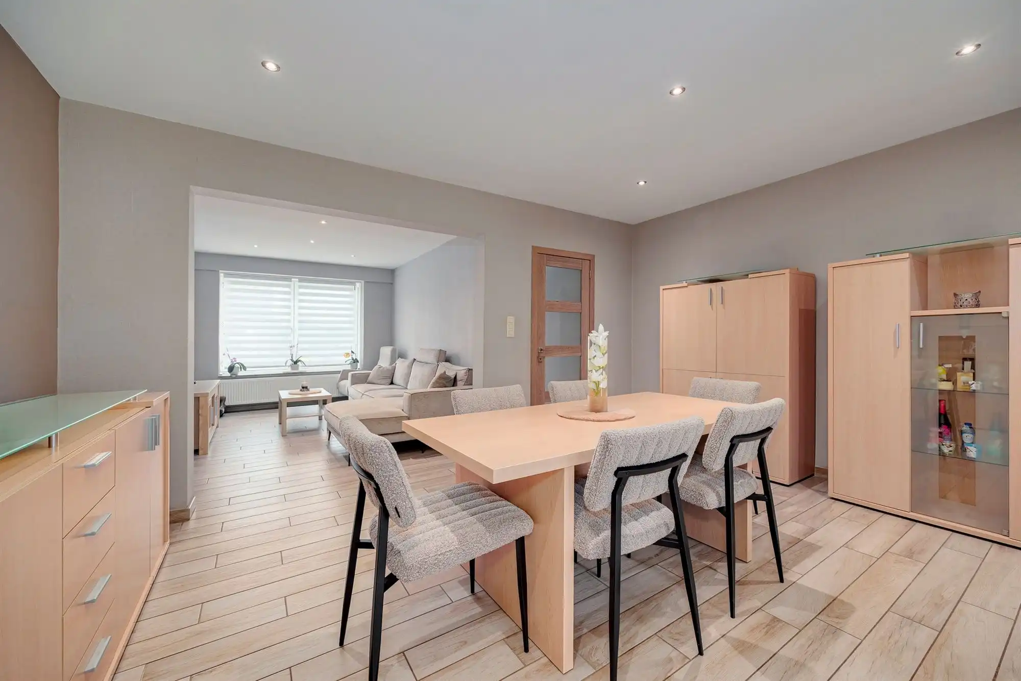 Leuke instapklare woning met 3 slk, garage  en een zonnige tuin foto 2