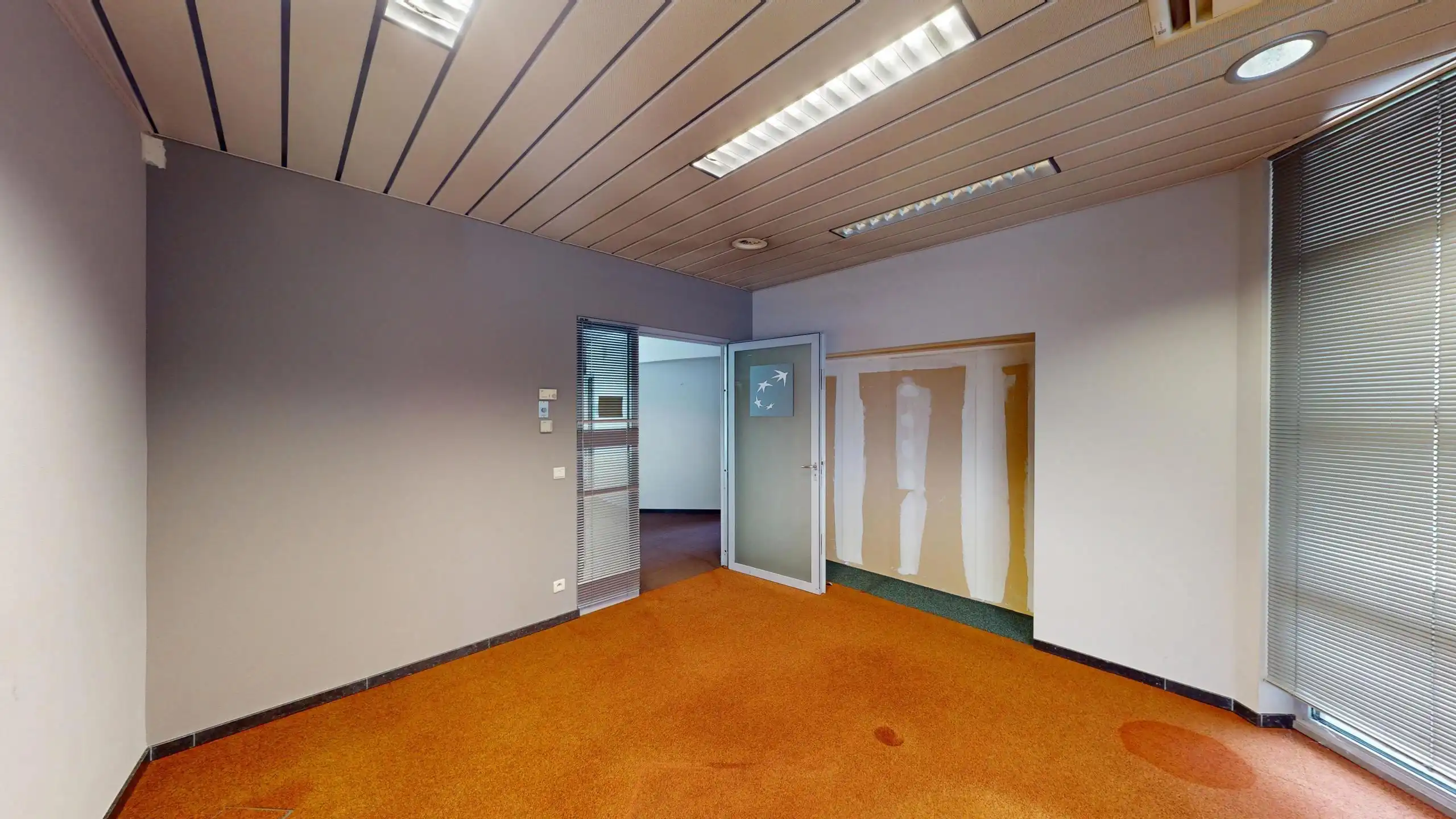 Zeer ruim kantoor op commerciële locatie in centrum Beringen foto 26
