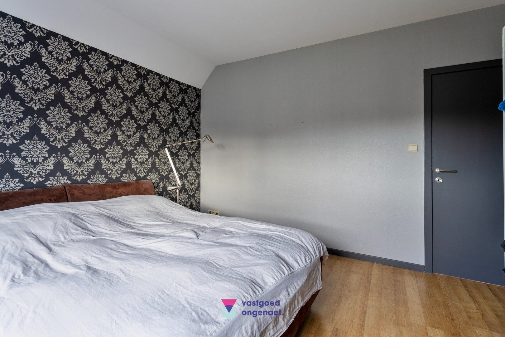 Ruime halfopen bebouwing met zonnige tuin foto 14