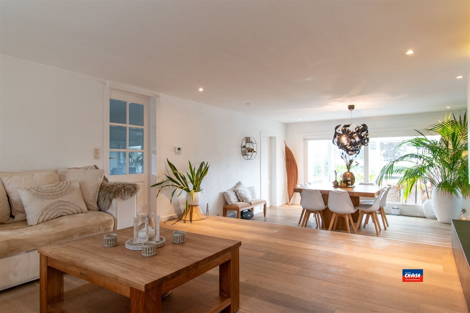 PRACHTIG LANDHUIS MET PRAKTIJKMOGELIJKHEDEN EN ZWEMBAD OP EEN TOTALE OPPERVLAKTE VAN 10a 50ca  foto 14