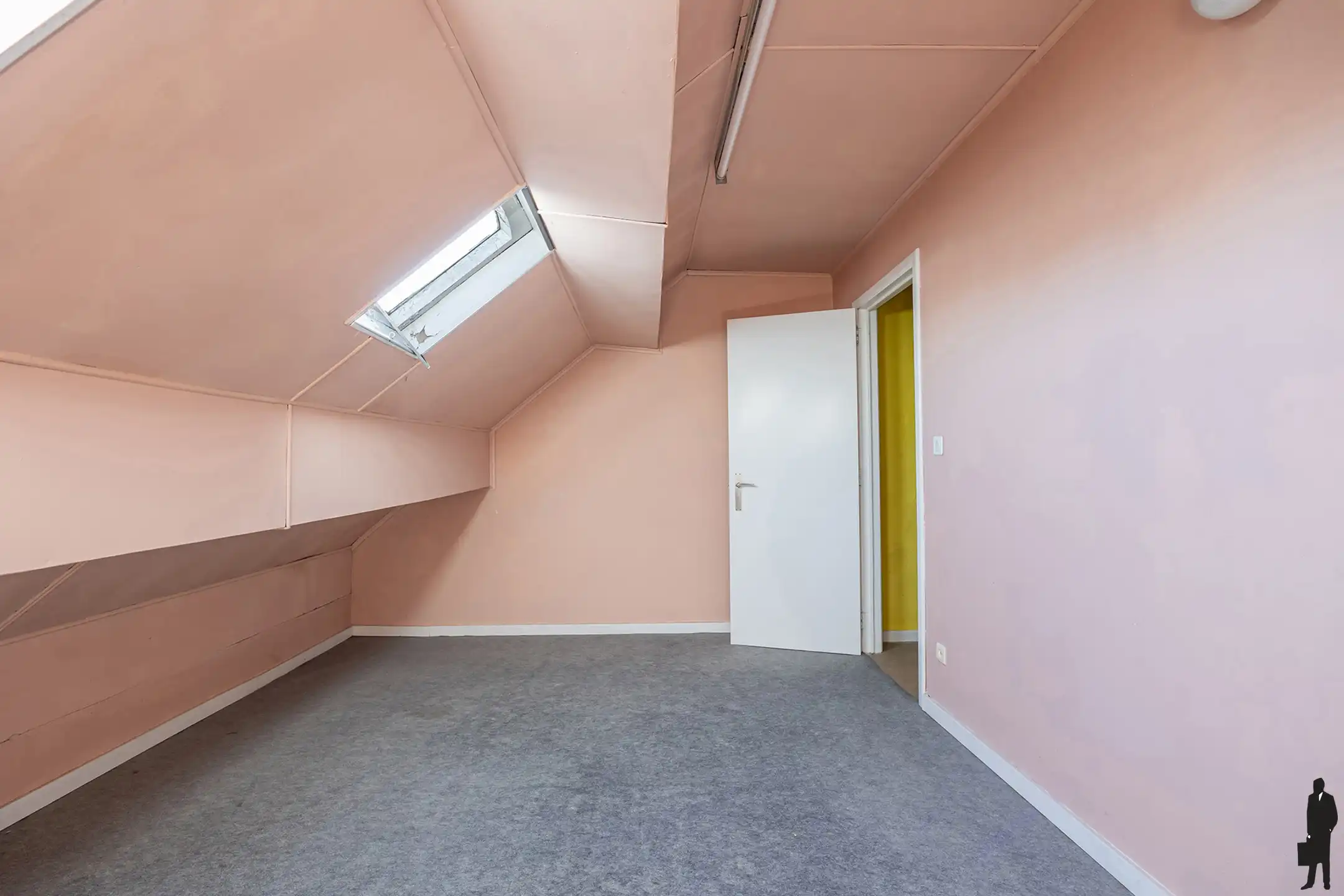 Ruime te renoveren gezinswoning met tuin te Sint-Niklaas foto 16