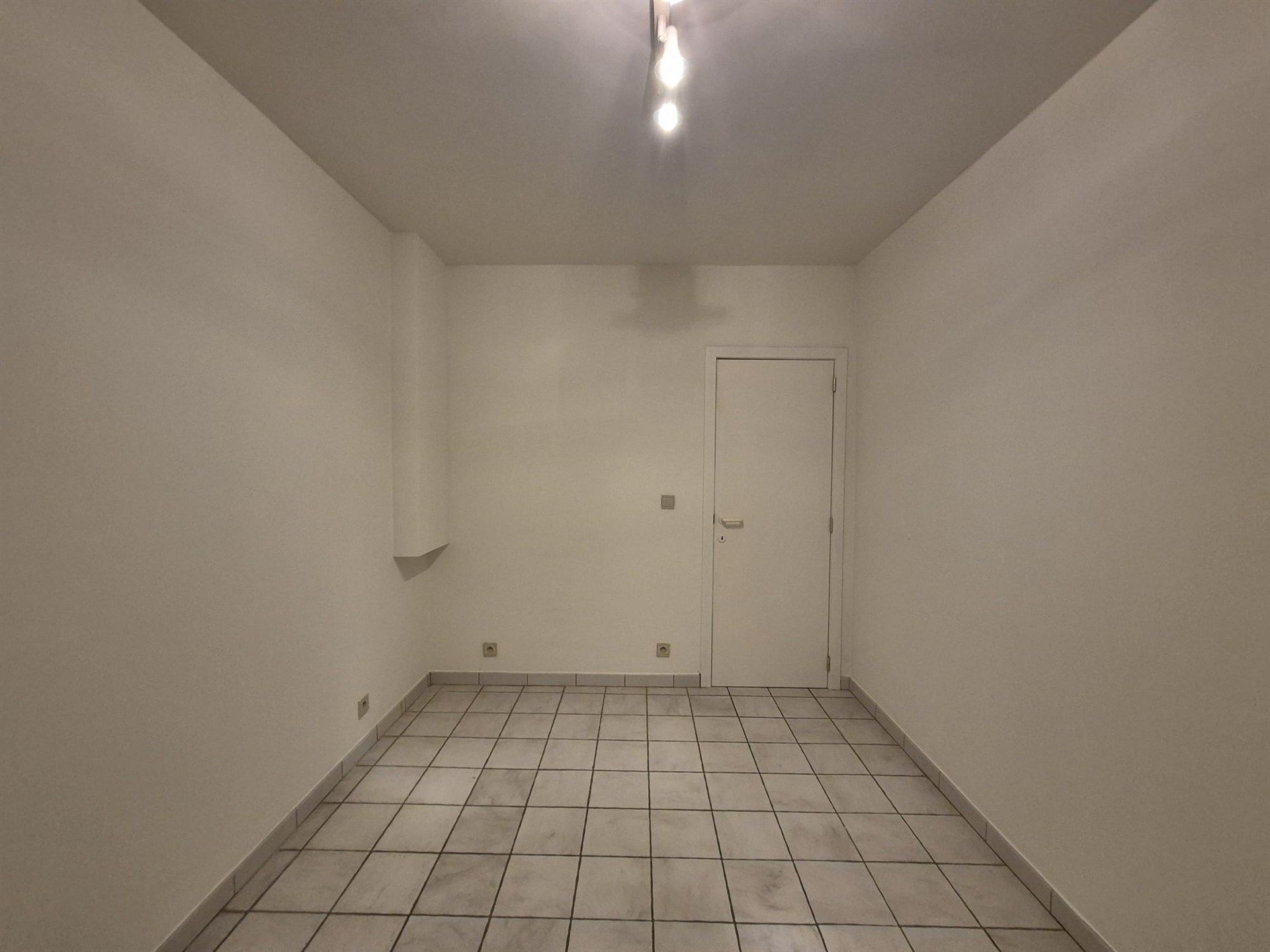 Opgeknapt 1-slaapkamer appartement op de eerste verdieping. foto 16