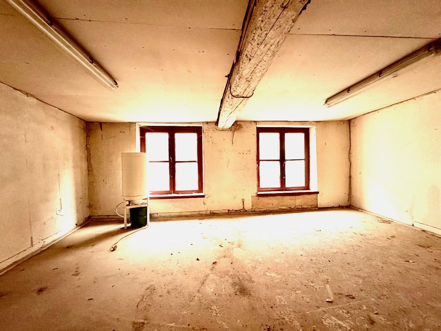 Charmant te renoveren handelspand  foto 4