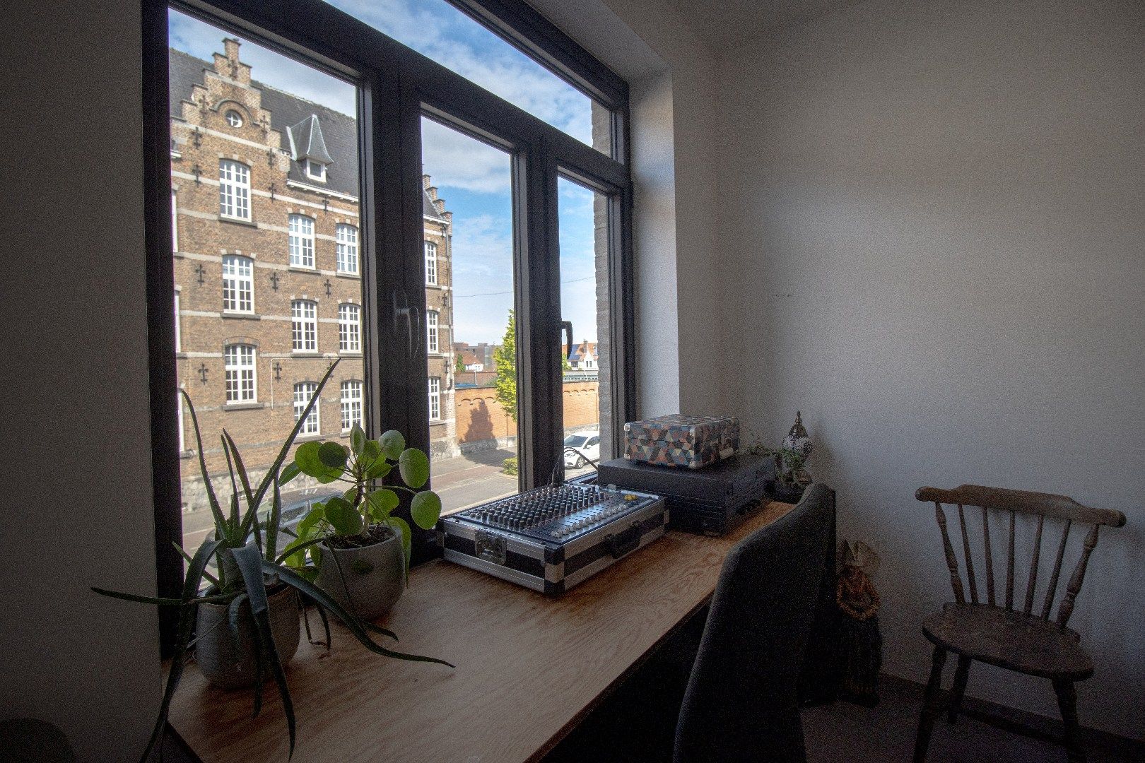 Rijwoning met 3 slaapkamers en tuin in Kortrijk foto 11