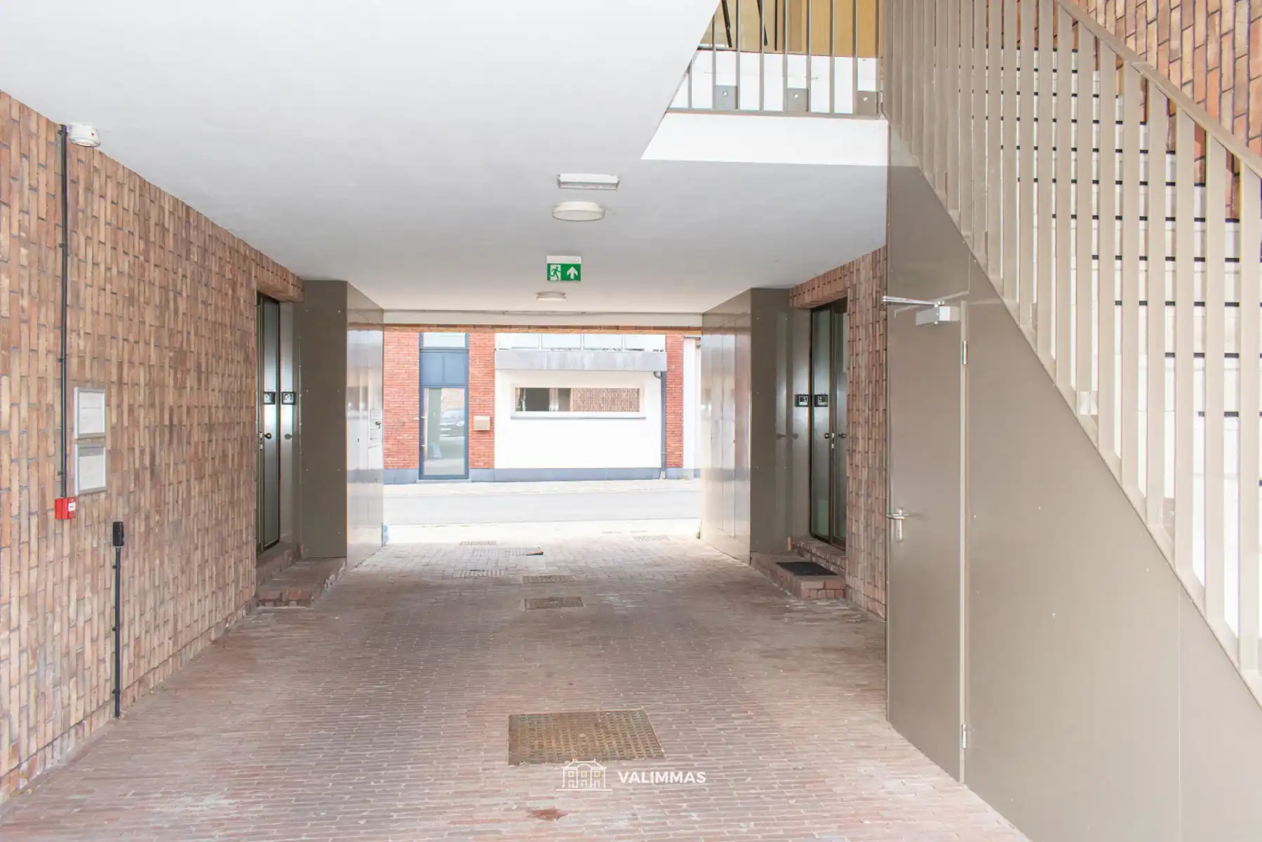 Gelijkvloers duplex-appartement met terras & autostandplaats foto 2