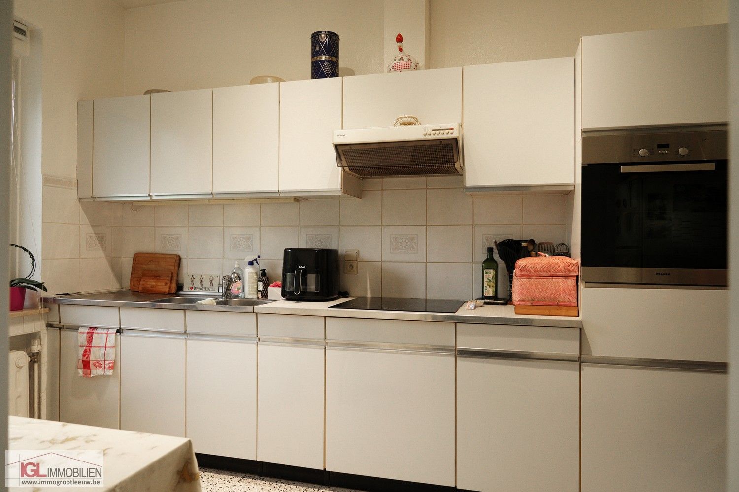 Ruime bungalow met dubbele garage en tuin te koop in Sint-Pieters-Leeuw foto 11