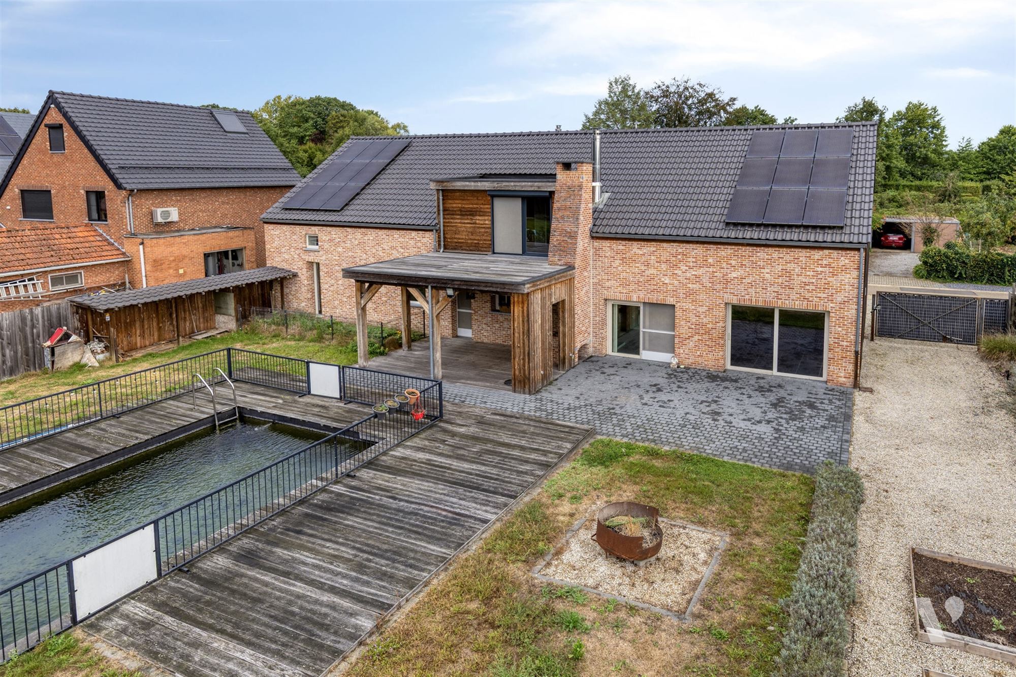 Prachtig gerenoveerde woning (279m²) met zwemvijver foto 43