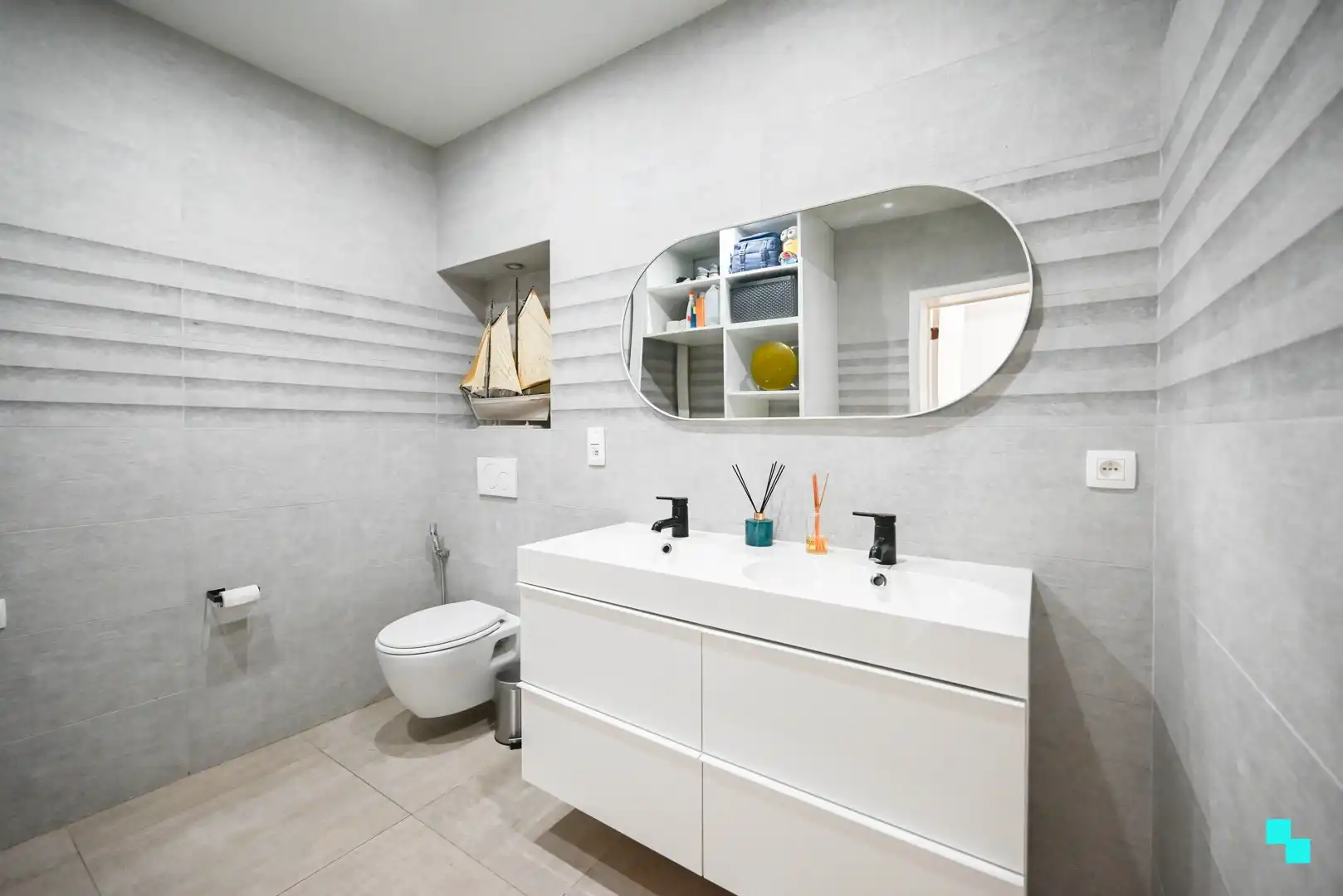 Ruime woning nabij centrum Bissegem foto 11
