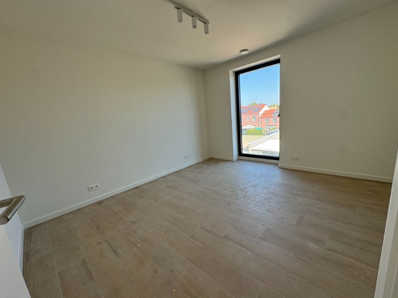 GLOEDNIEUW app 2e VD met 2 slaapkamers en terras! foto 9