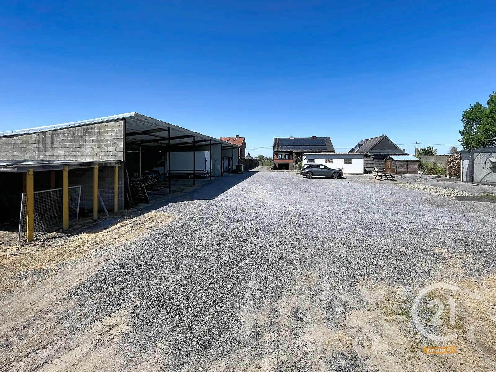 Ruime gelijkvloerse woning met opslag op perceel van 40a55ca foto 3