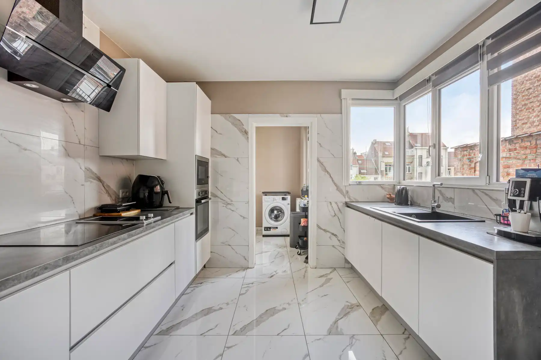 Woning met 7 slaapkamers, 2 badkamers, tuin & garage foto 8