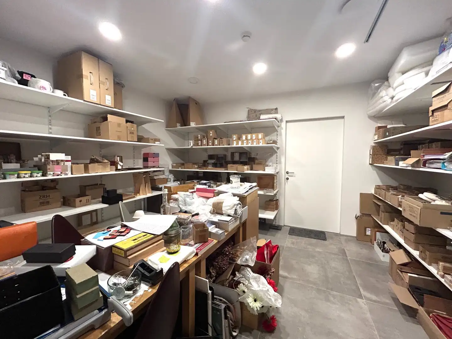 Ruim handelspand op commerciële topligging te Tielt! foto 9