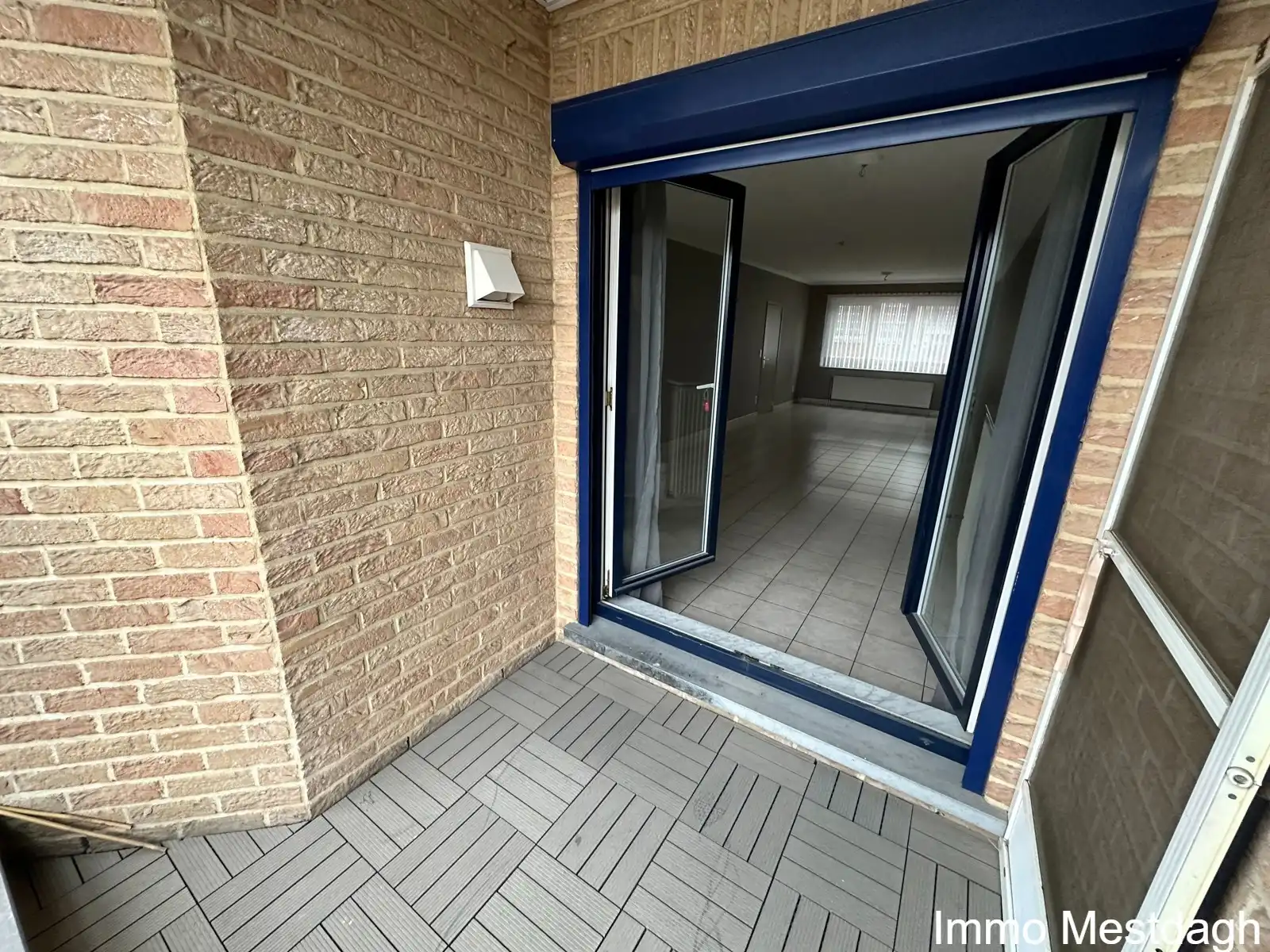 Ruim Appartement met Garage, 2 slaapkamers en terras foto 11