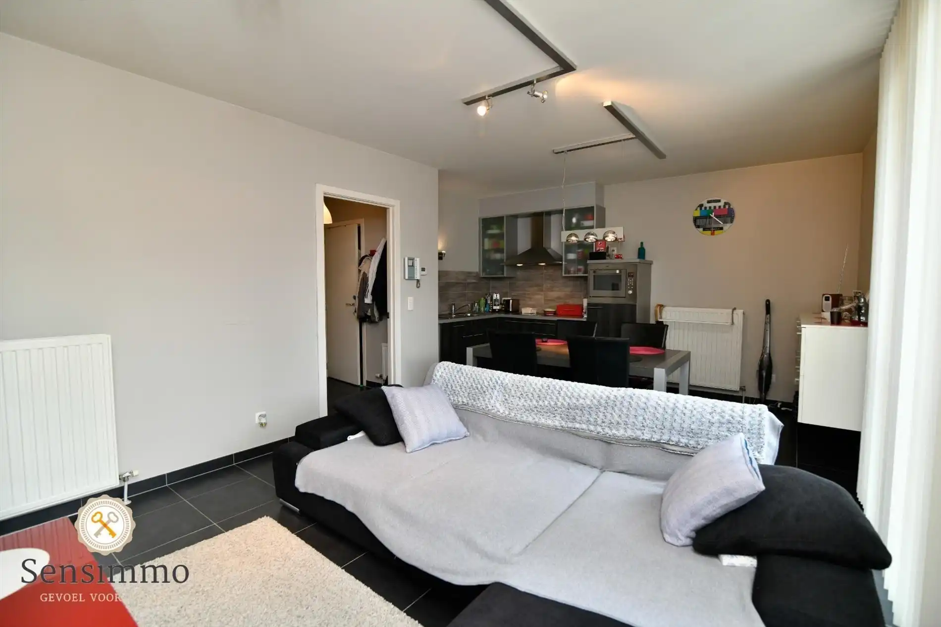 Modern éénslaapkamerappartement met prive parking Stadsplein Genk foto 7