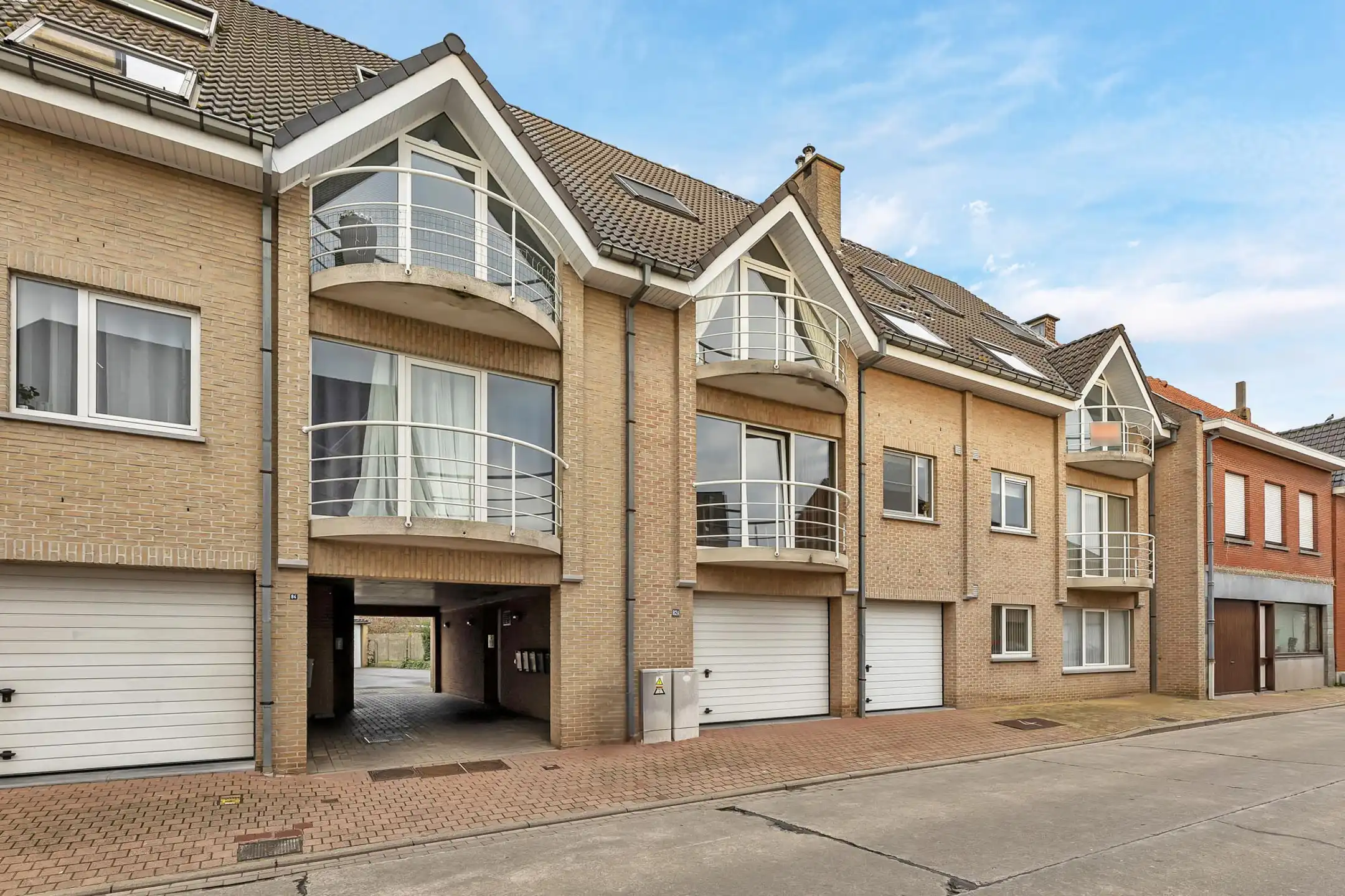 Instapklaar appartement met ruime garage foto 2