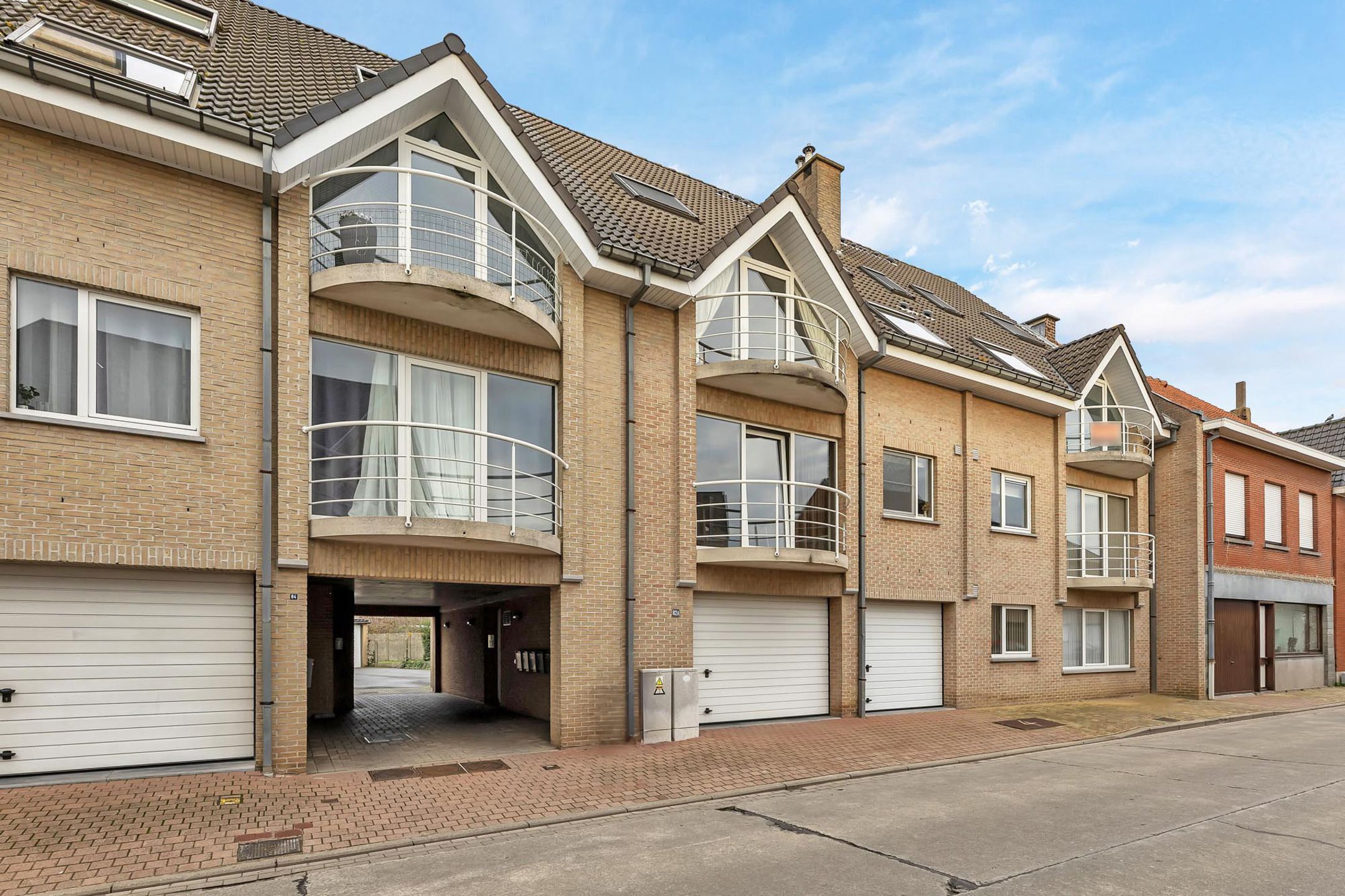 Instapklaar appartement met ruime garage foto 2