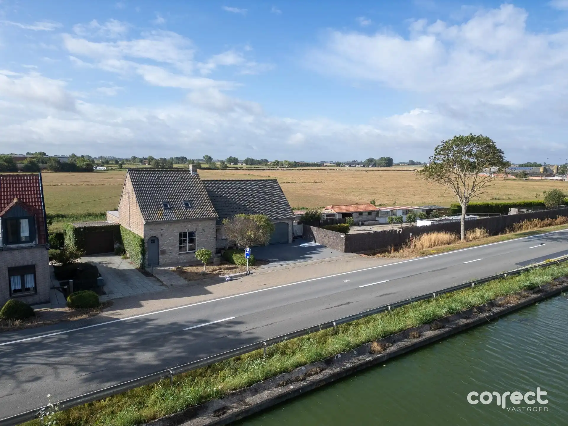 Landelijk gelegen woning op ruim perceel nabij de kust. foto 15