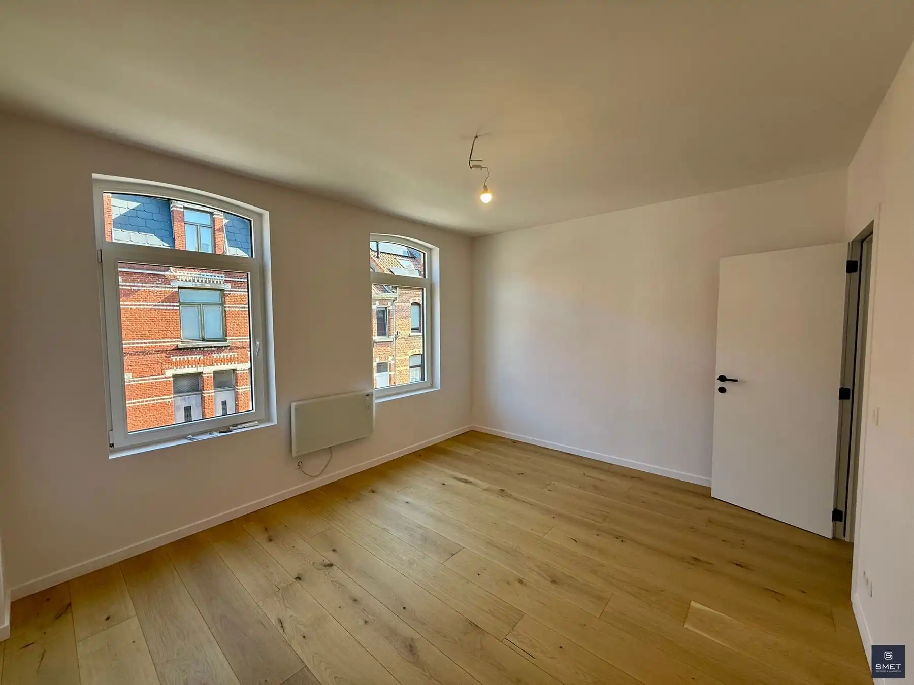RUIME, VOLLEDIG GERENOVEERDE WONING MET 3 SLPKS foto 10