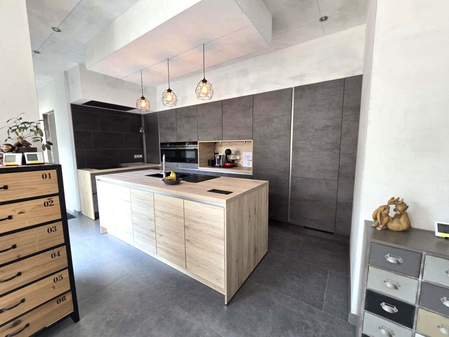 Ruime, nog licht af te werken woning gelegen te Eppegem. foto 7