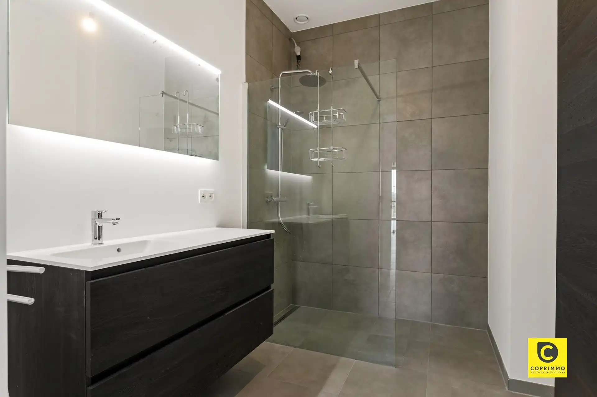 Nieuwbouw appartement met prachtig uitzicht foto 9