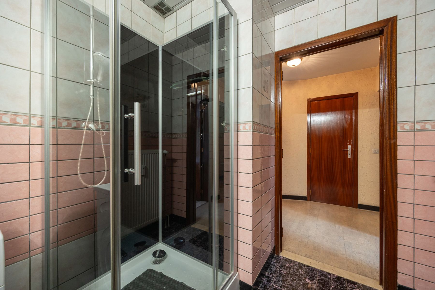 Uniek gelijkvloersappartement met 2 à 3 slpks en grote tuin foto 13