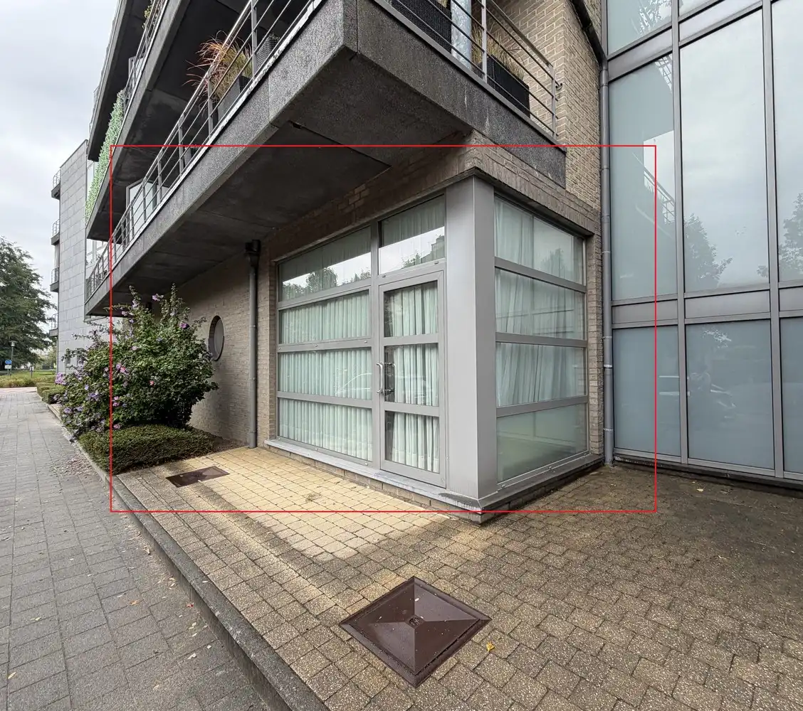 Gelijkvloers appartement met 2 slaapkamers en overdekt terras in hartje Zonhoven foto 2