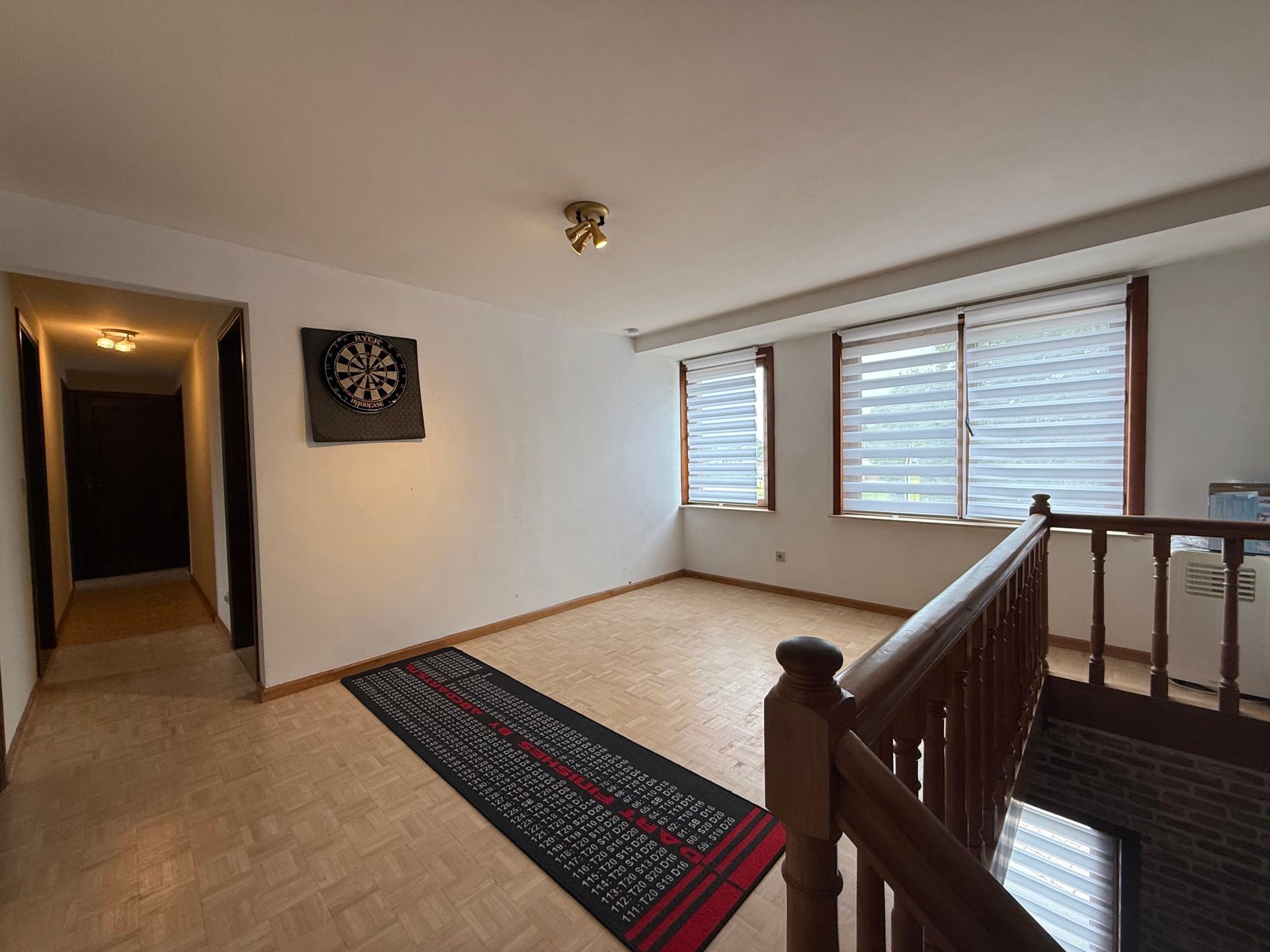 BURST - Ruime woning met garage. foto 8