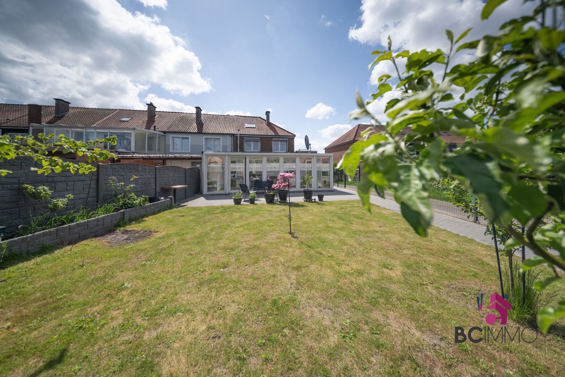 Instapklare halfopen woning met een mooie veranda in een rustige buurt foto 6
