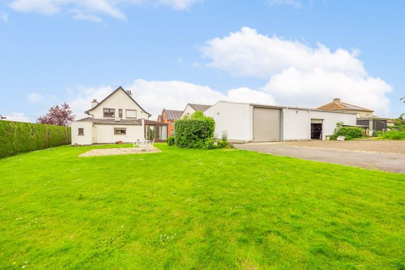 Woning, open bebouwing met naastliggende, grote loods op 18are foto 9