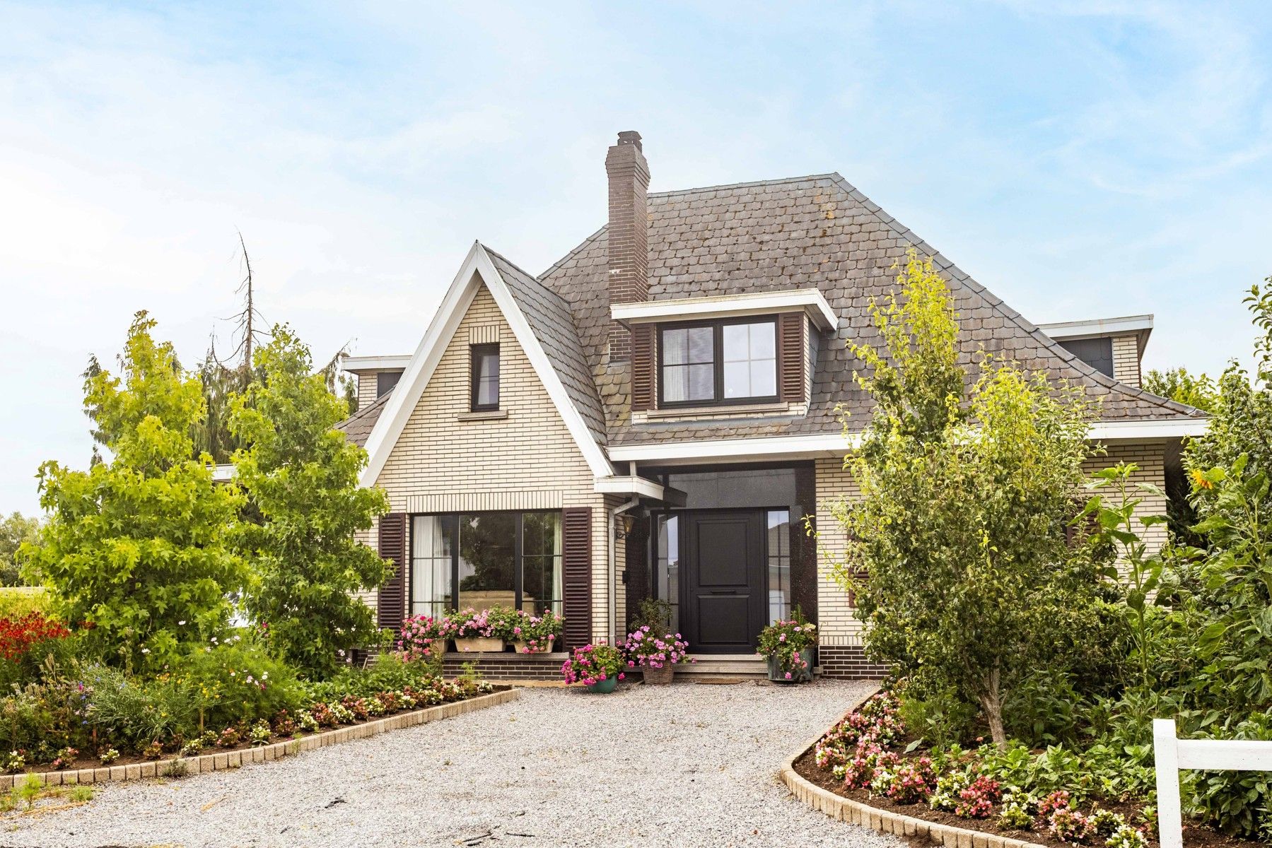 Hoofdfoto van de publicatie: Aangename woning met 4slpk, tuin + garage 