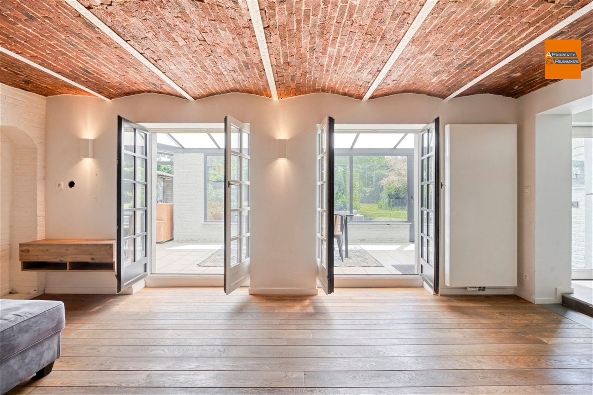 Eigendom met karakter en ruimte, 4 slaapkamers en  prachtige tuin foto 15