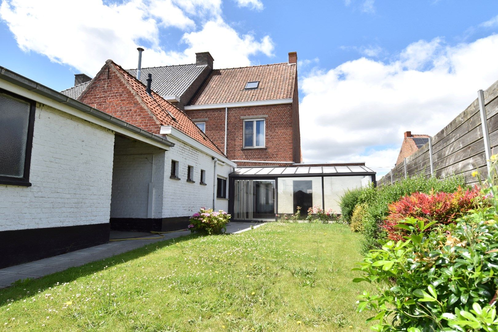 Halfopen bebouwing met 3 slaapkamers (méér mogelijk!), garage en grote tuin te koop in Heule foto 13