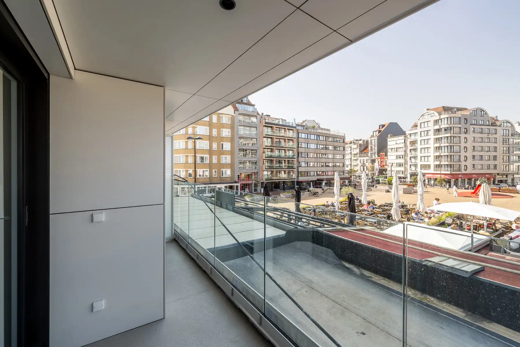 Gerenoveerd appartement met zijdelings zeezicht foto 17