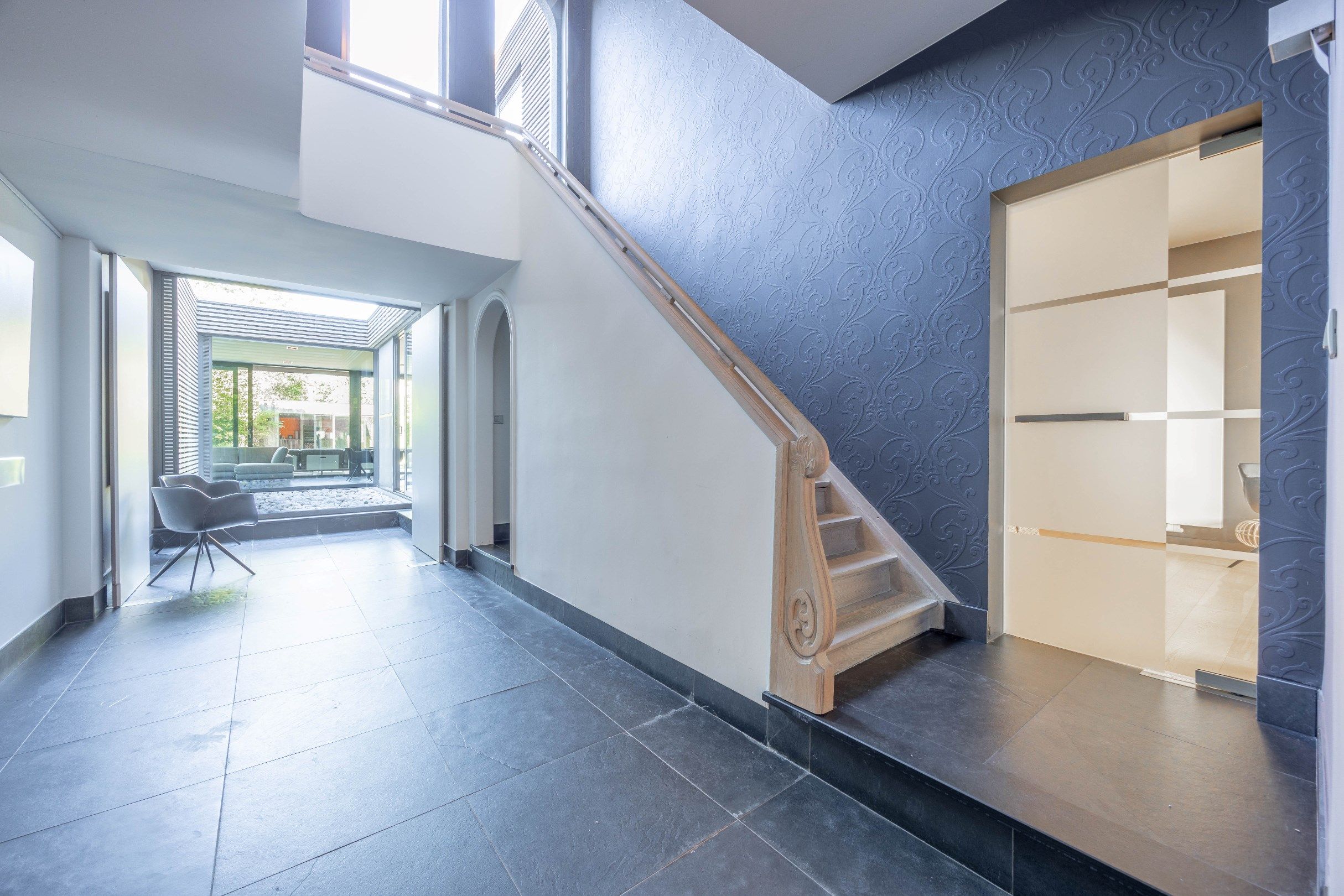 CENTRAAL GELEGEN BURGERWONING MET ZWEMBAD  foto 19