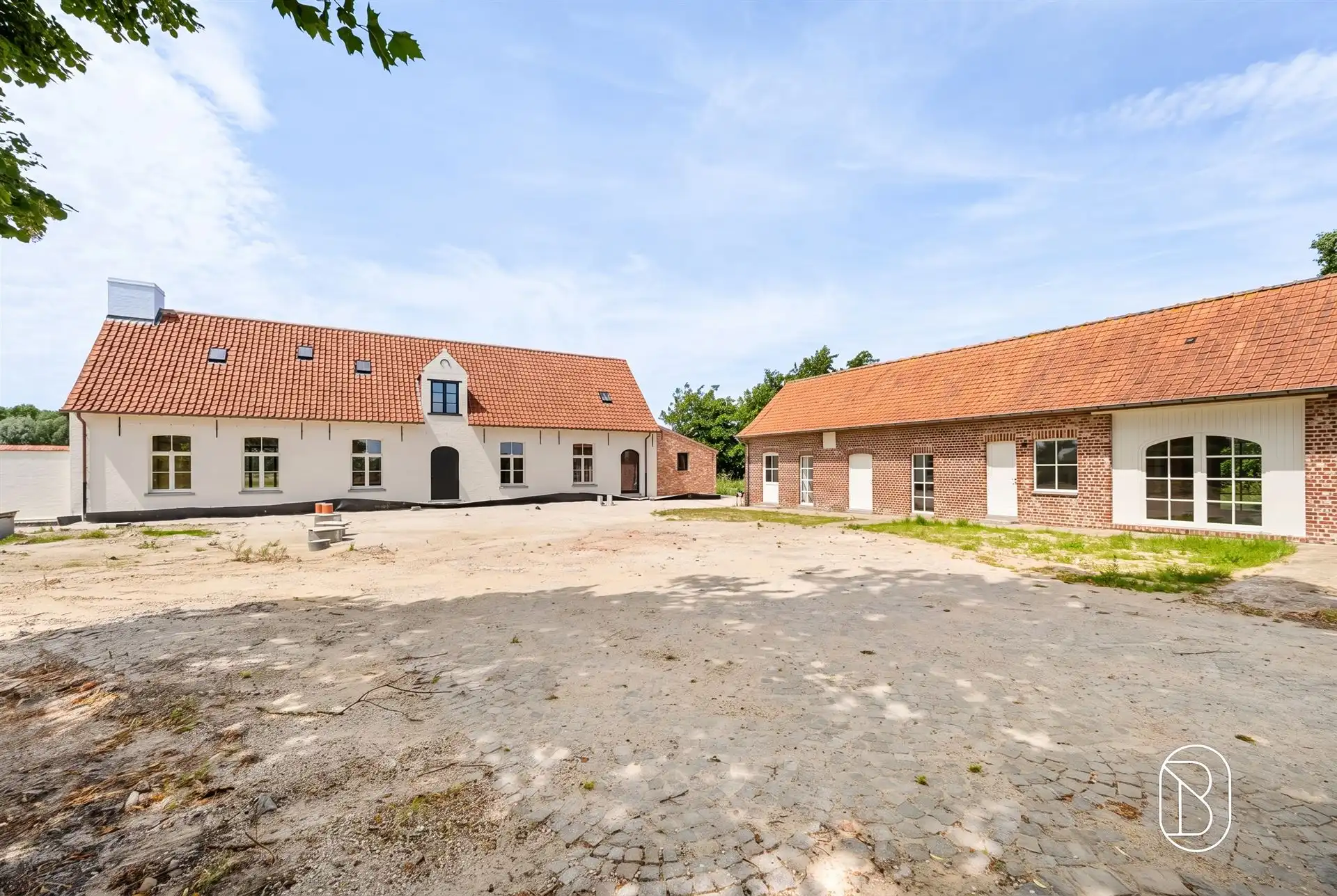 Uniek casco-landhuis met bijgebouw en vijver op TOP ligging! foto 3