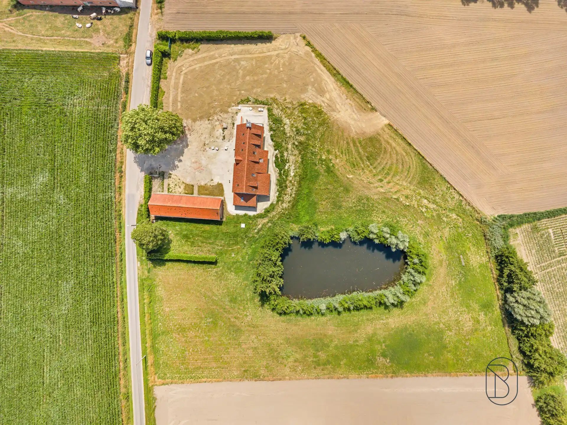 Uniek casco-landhuis met bijgebouw en vijver op TOP ligging! foto 4