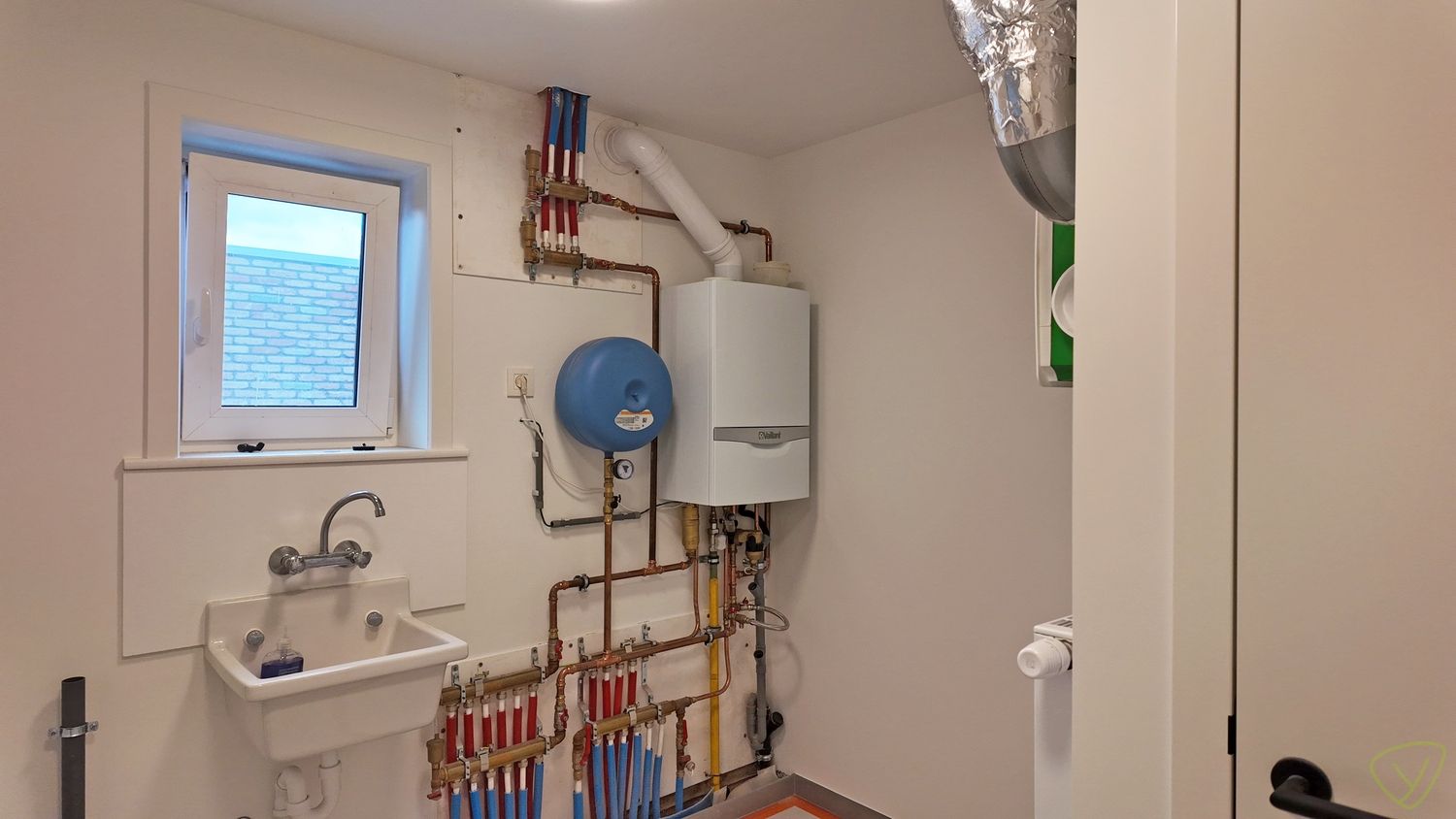 Instapklare woning met garagebox en stadstuin in Eeklo foto 12