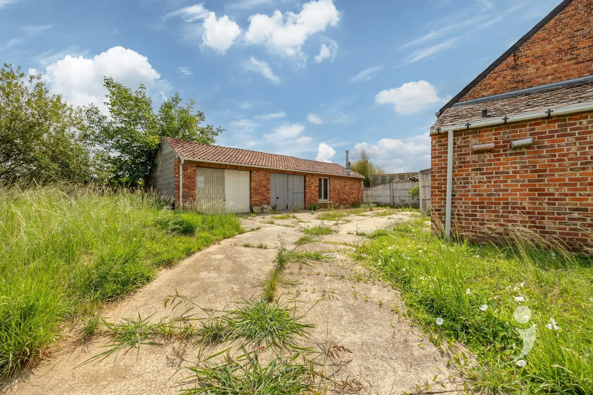 Te renoveren woning met veel potentiëel foto 26