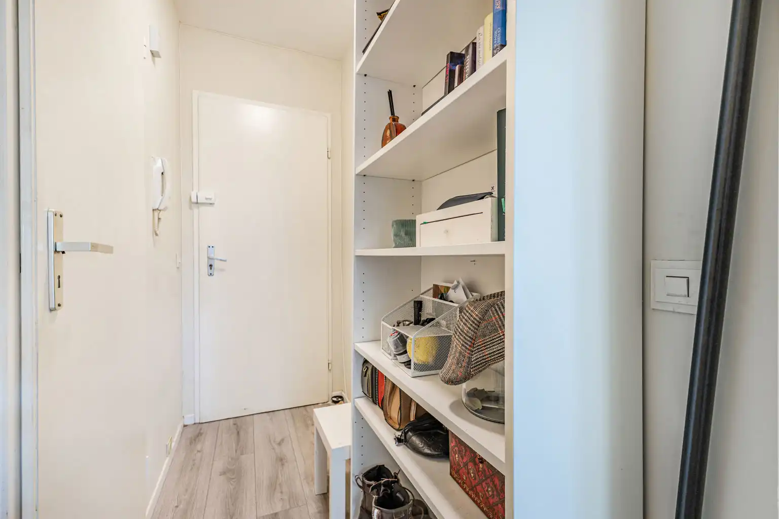 Studio op glvls met balkon en kelder foto 4