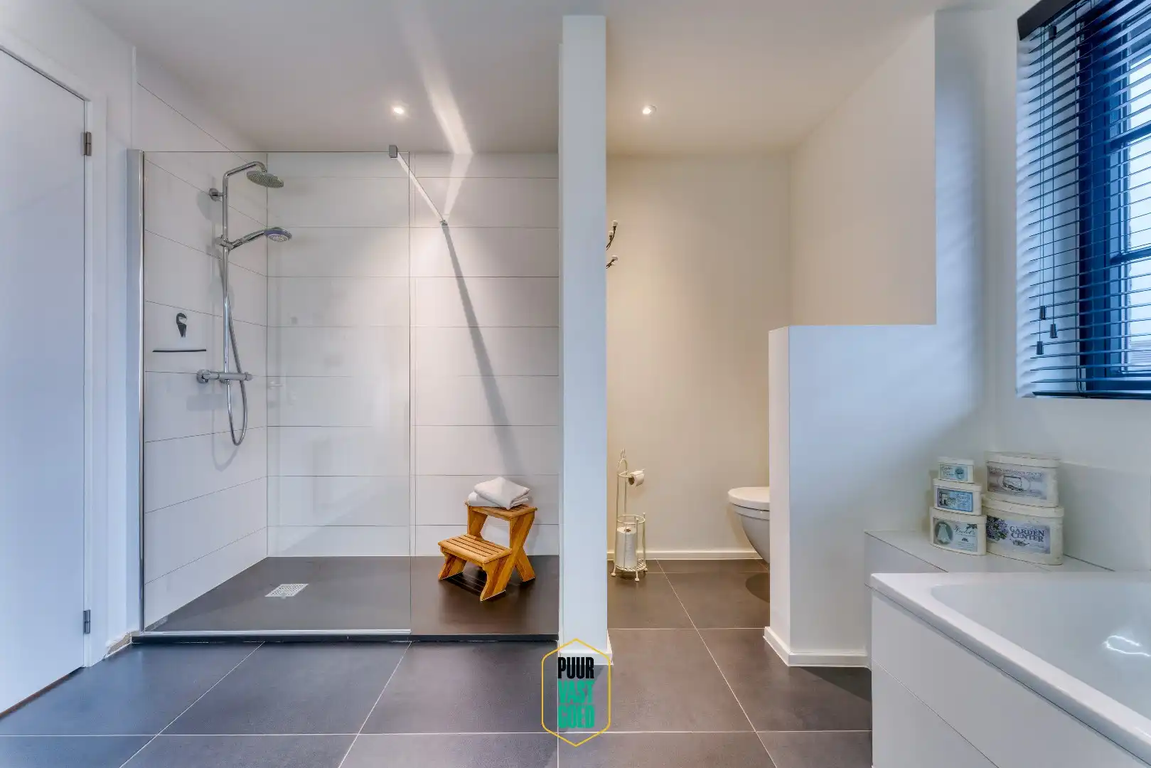 Recente, perfect afgewerkte, halfopen ruime Knokse Villa  foto 13