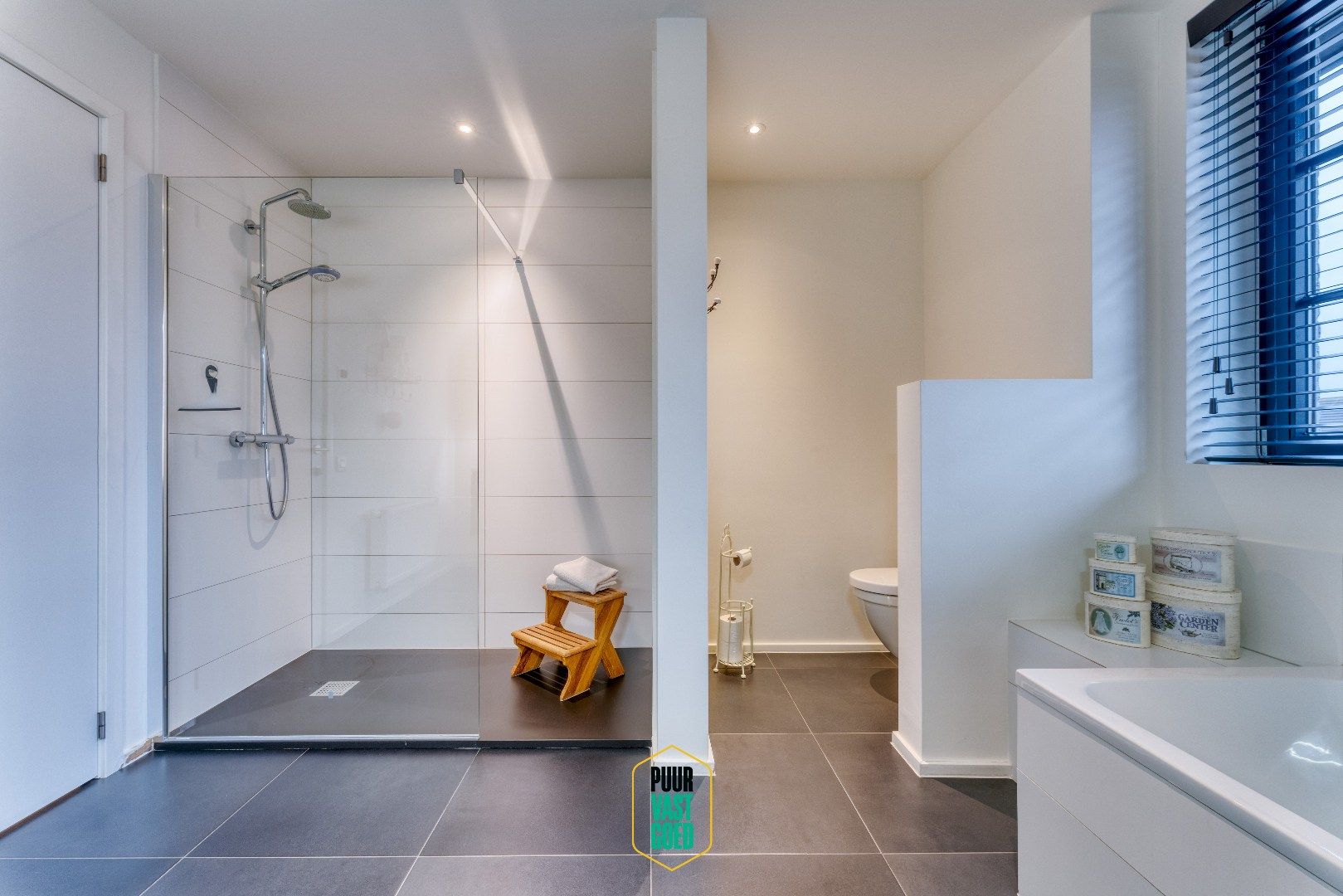 Recente, perfect afgewerkte, halfopen ruime Knokse Villa  foto 12