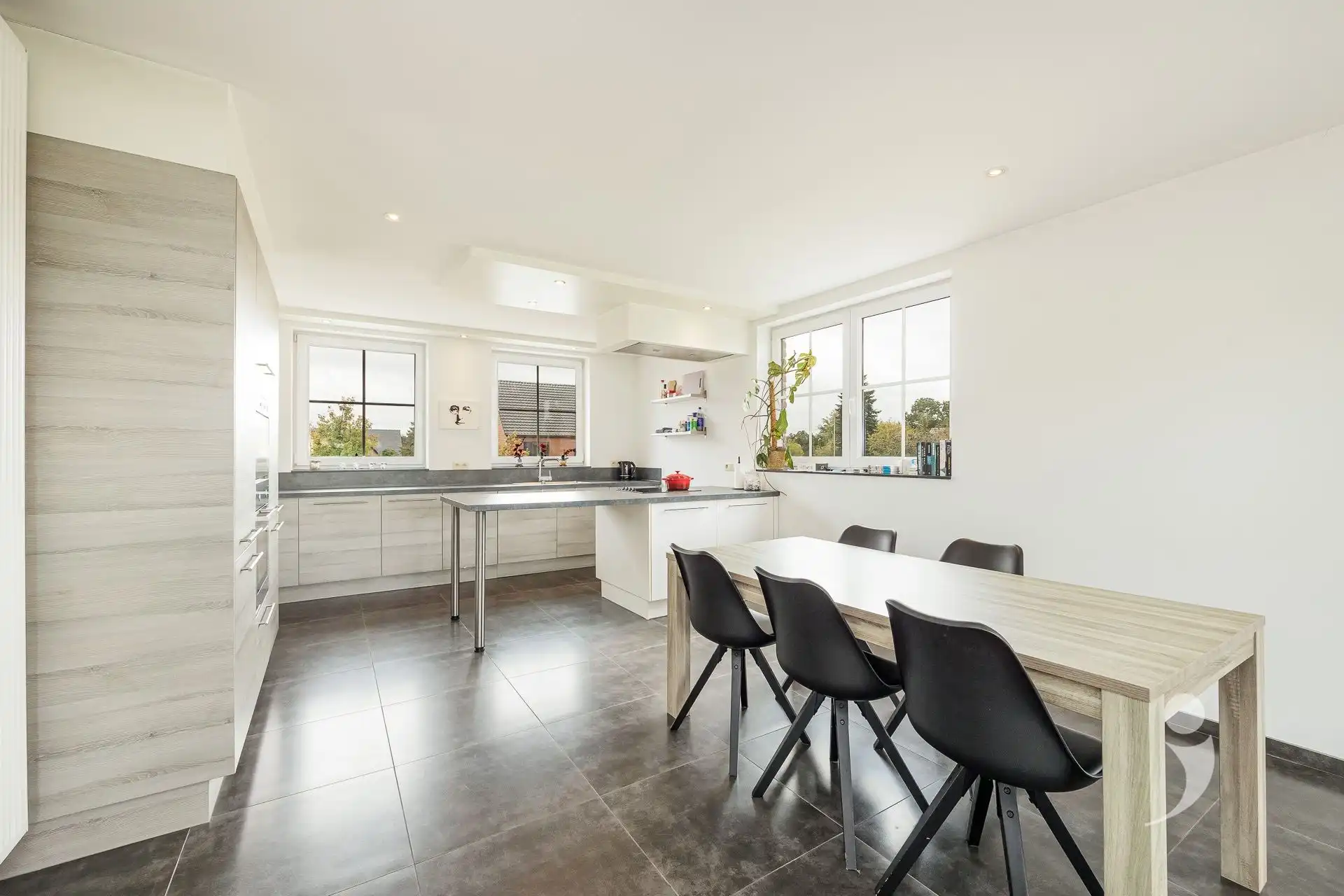 Bijzonder ruim appartement met prachtig vergezicht foto 6
