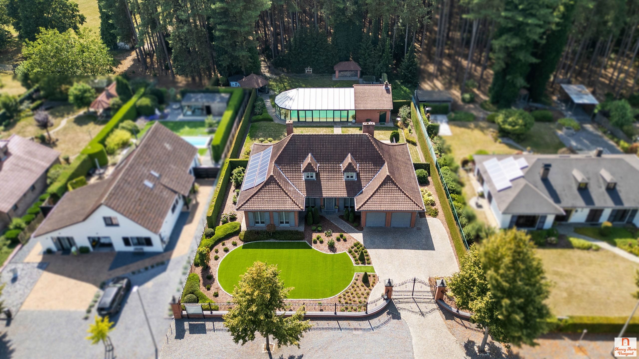 Luxueuze villa met overdekt zwembad, bos en weiland foto 4