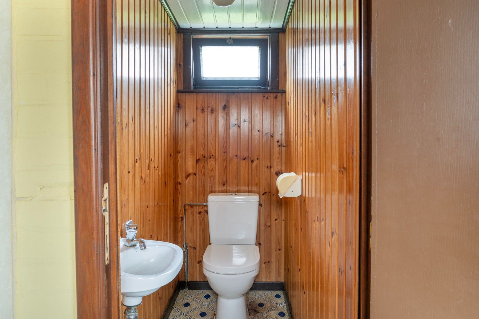 HEEL RUSTIG GELEGEN - TE RENOVEREN - WOONHUIS MET 4 SLPK, TUIN EN TUINBERGING foto 24