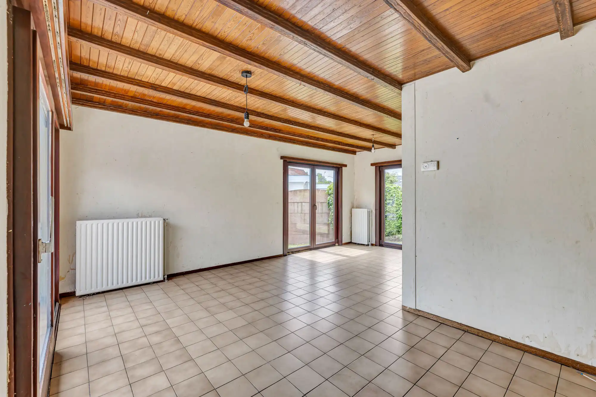 Te renoveren bungalow op een rustige locatie foto 5