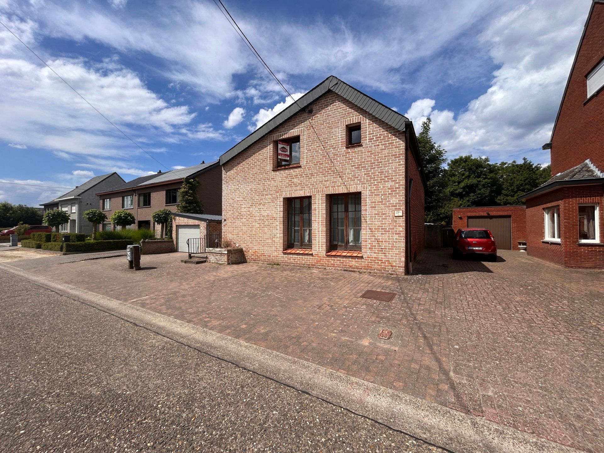 Te renoveren woning met 4 slpks op grondperceel van 933 m2 foto 2